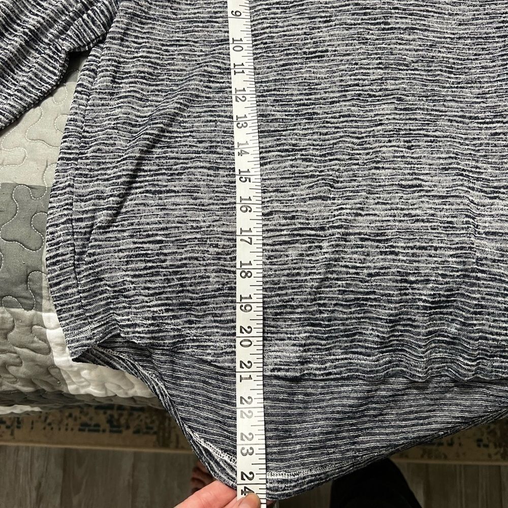 Athleta Breezy Long Sleeve small dark navy and white stripes - Picture 12 of 13